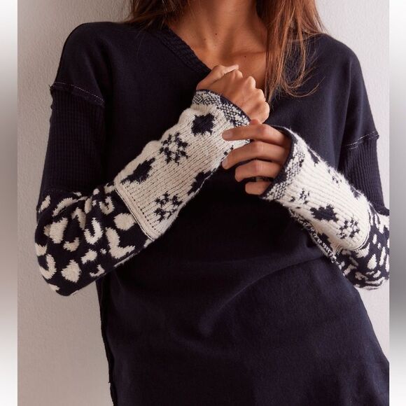 Free People Black and White Patterned Sleeve Top Size Large - Picture 3 of 7